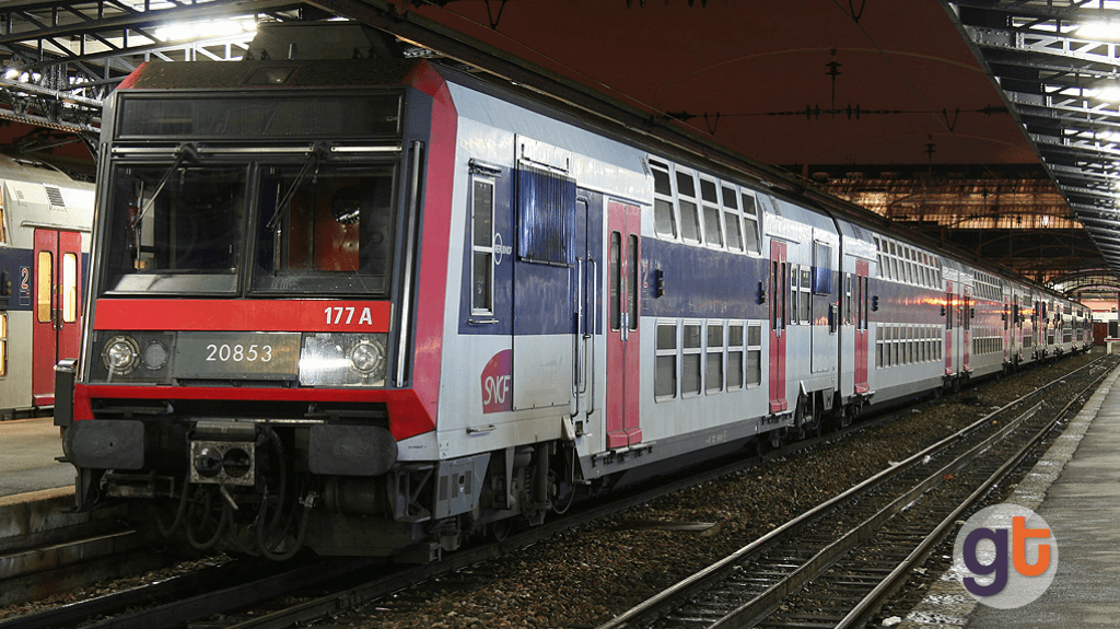 Электричка RER из аэропорта Шарль-де-Голль в Париж
